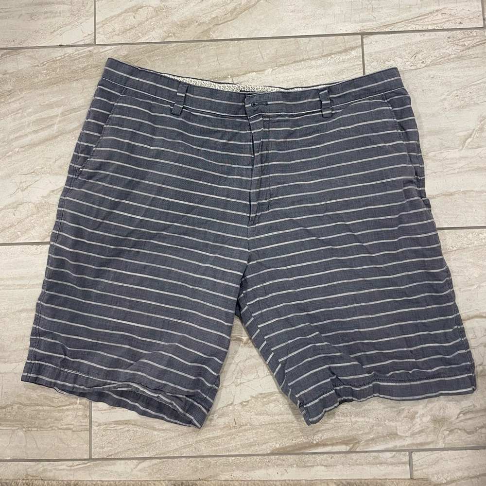 Van Heusen Never Tuck Men's Striped Blue and White Shorts